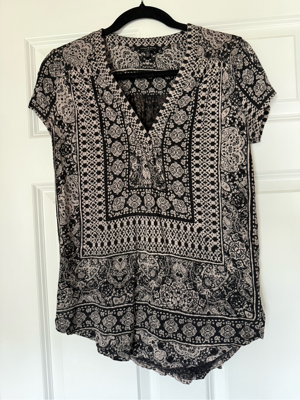 Lucky Brand Black & Cream Printed V-Neck Blouse